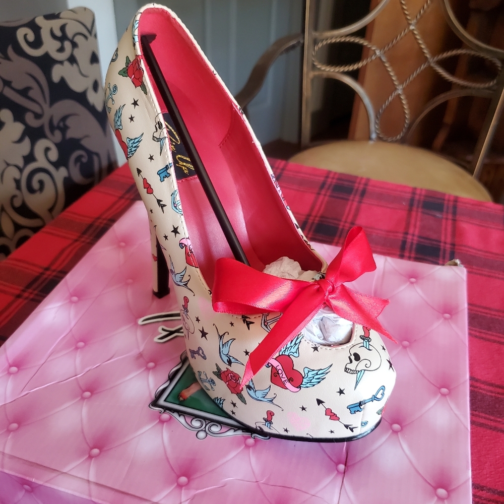 Pinup Couture tattooed pumps